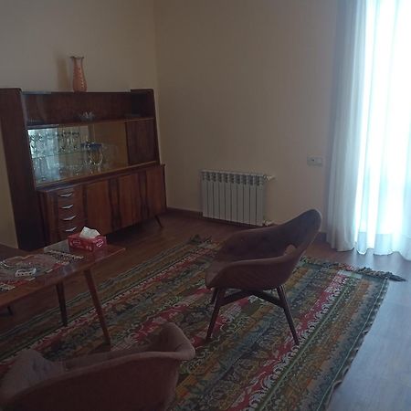 Spacious One Bedroom Apartment In The City Centre Erevan Exterior foto