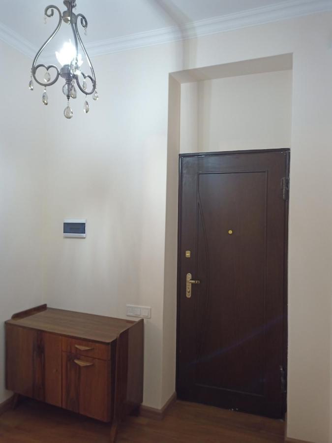 Spacious One Bedroom Apartment In The City Centre Erevan Exterior foto